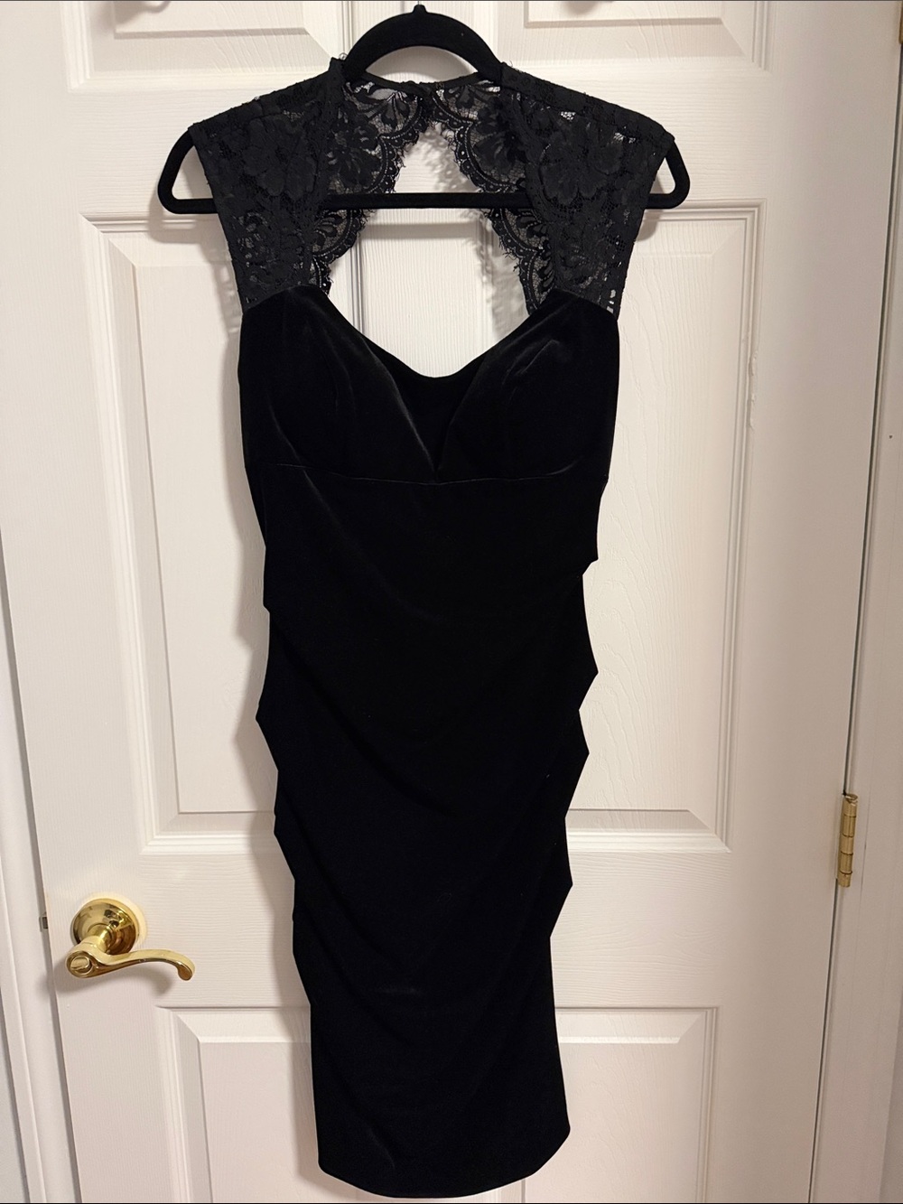 Cache Black Lace-Shoulder Velvet Midi Dress